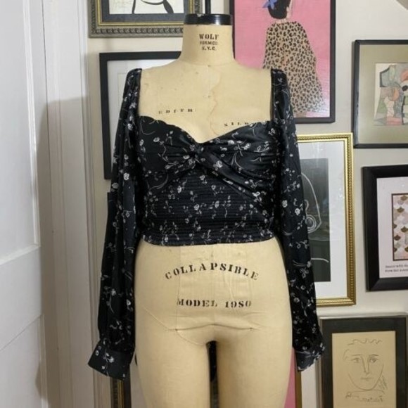 NWT Urban Outfitters black white floral print crop balloon sleeve blouse sz Med - Picture 2 of 6